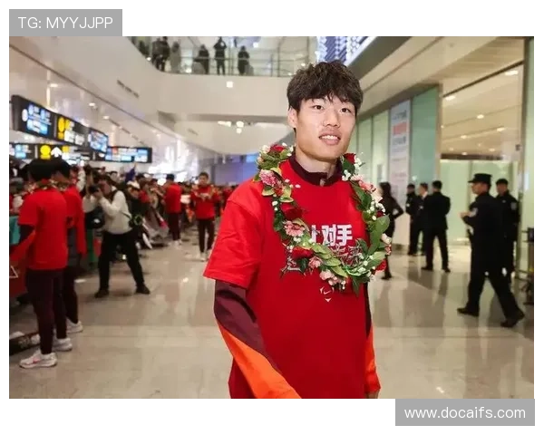 官方宣布贺一然加盟蓉城首秀